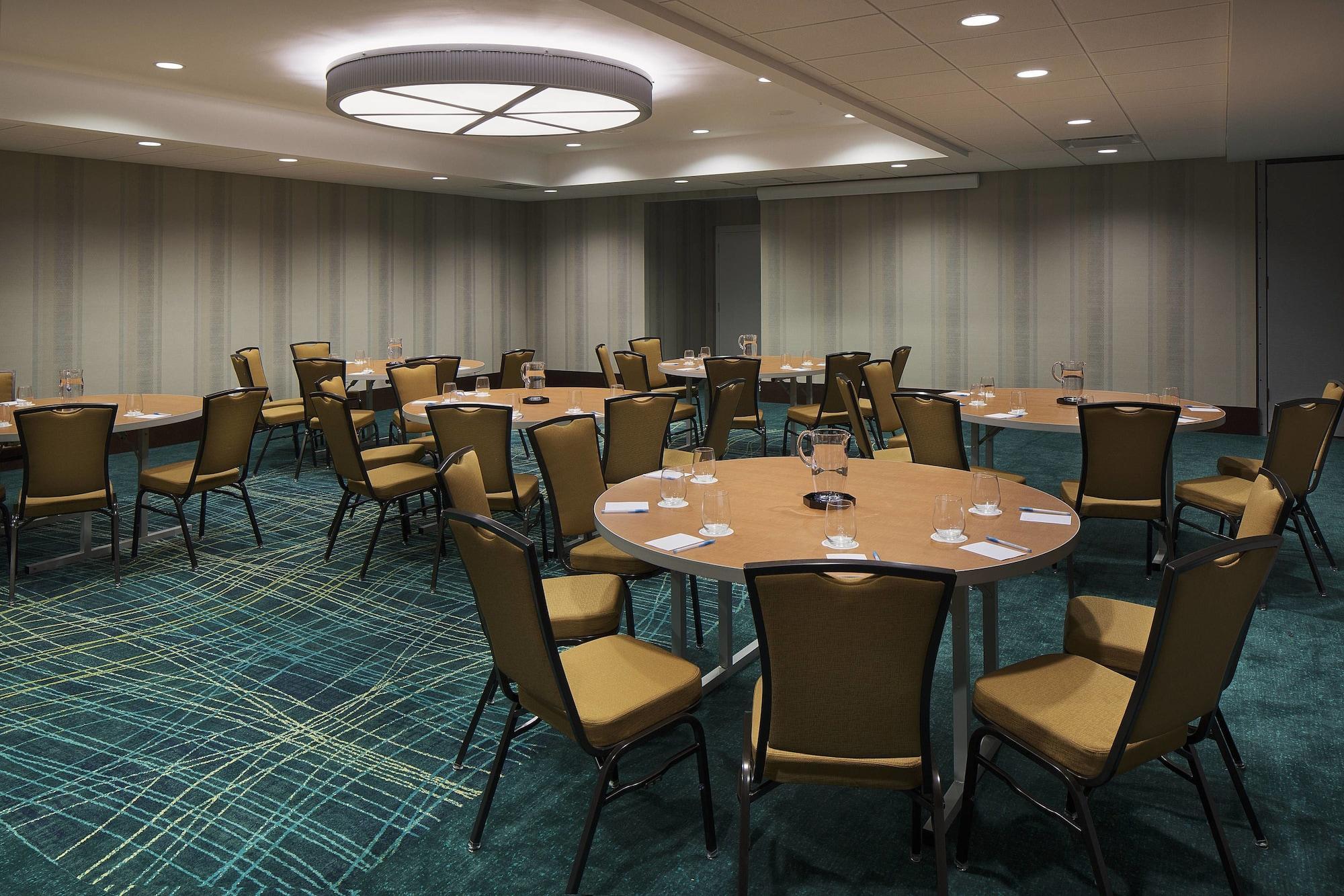 Otel Springhill By Marriott Downtown/convention Center 3*