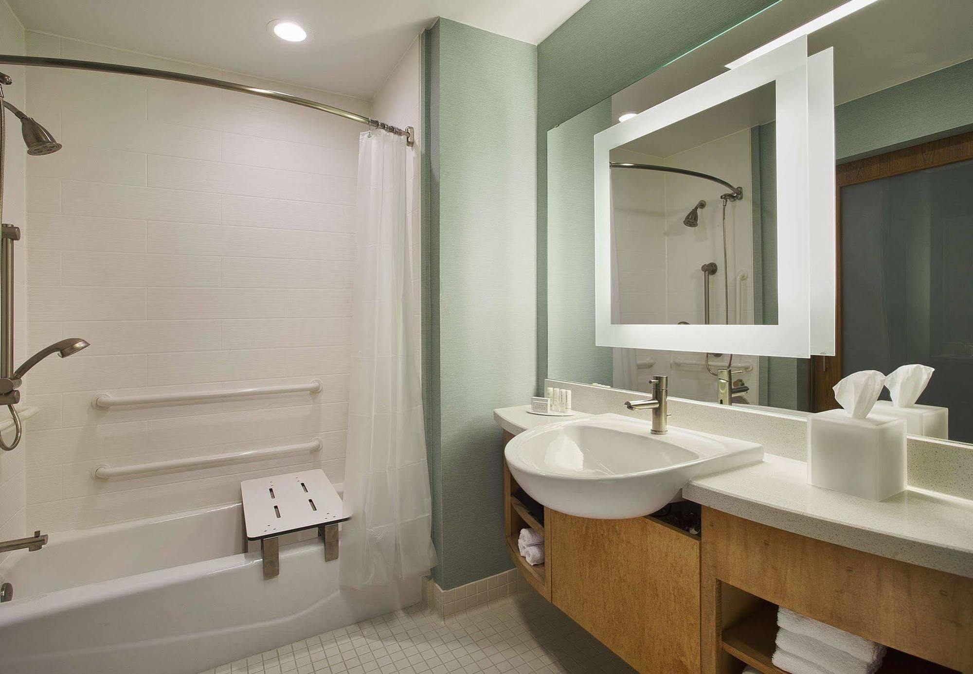 Otel Springhill By Marriott Downtown/convention Center 3*