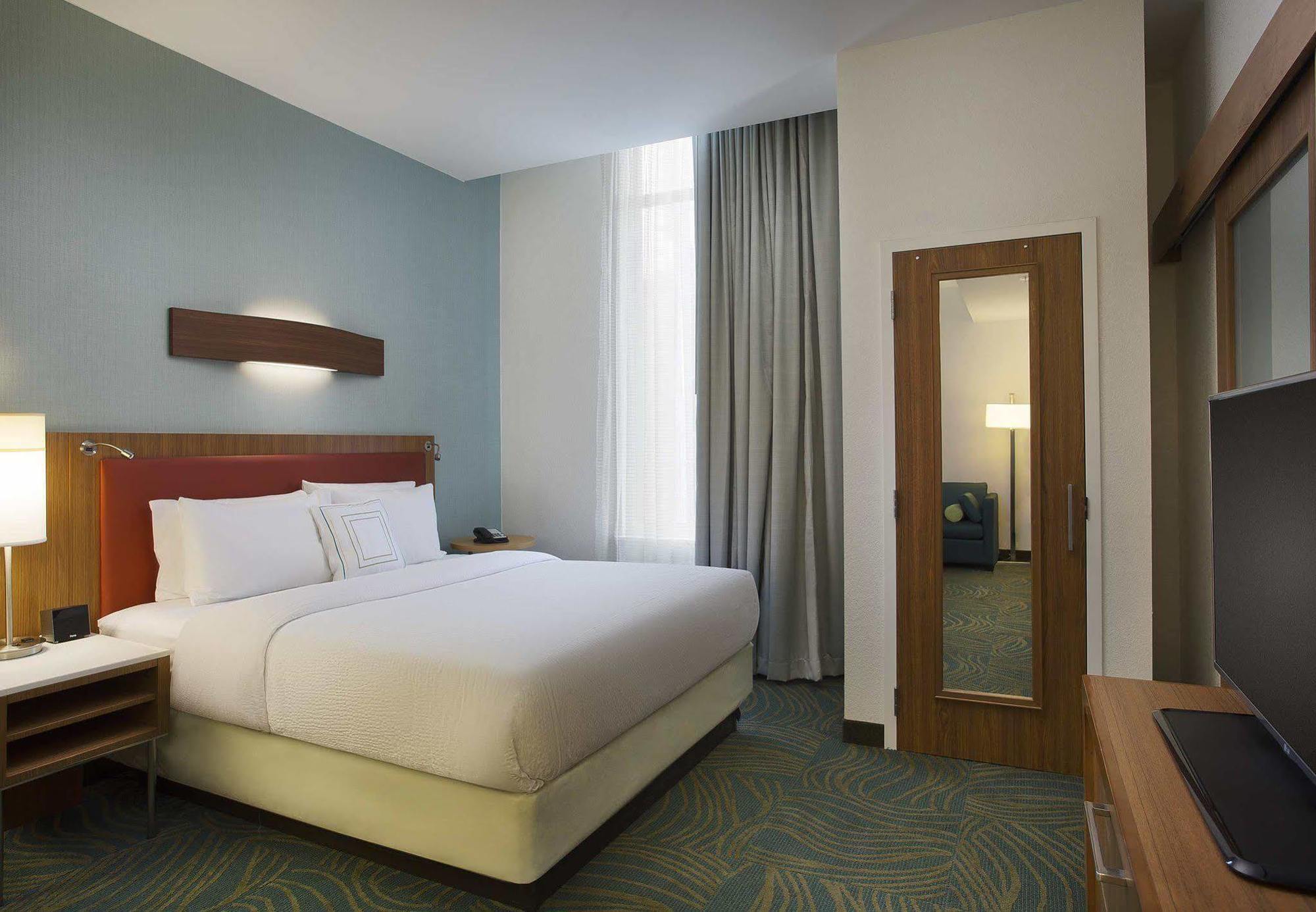 Springhill By Marriott Downtown/convention Center Otel 3*